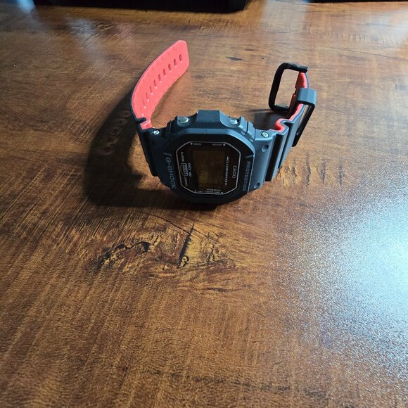 Casio G-Shiock Watch - Picture 4 of 4